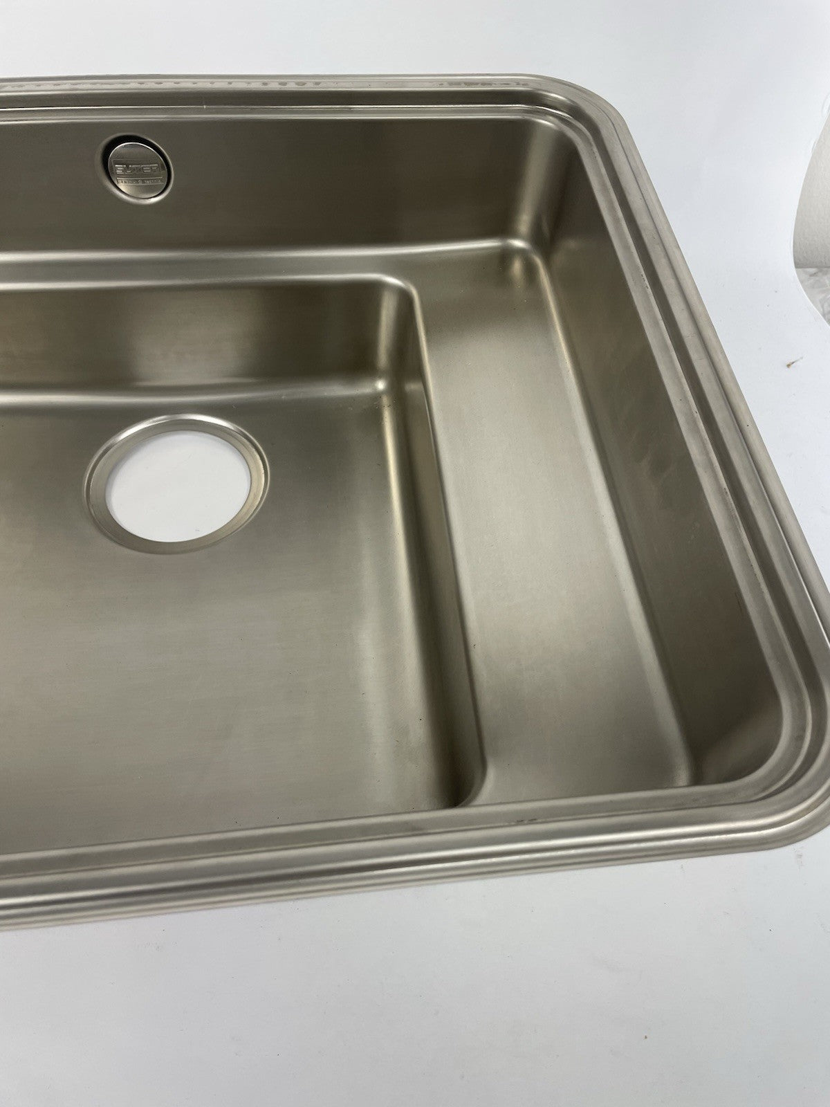 SUTER  undermount sink stainless steel 22.125" x 17.87" x 8.375"
