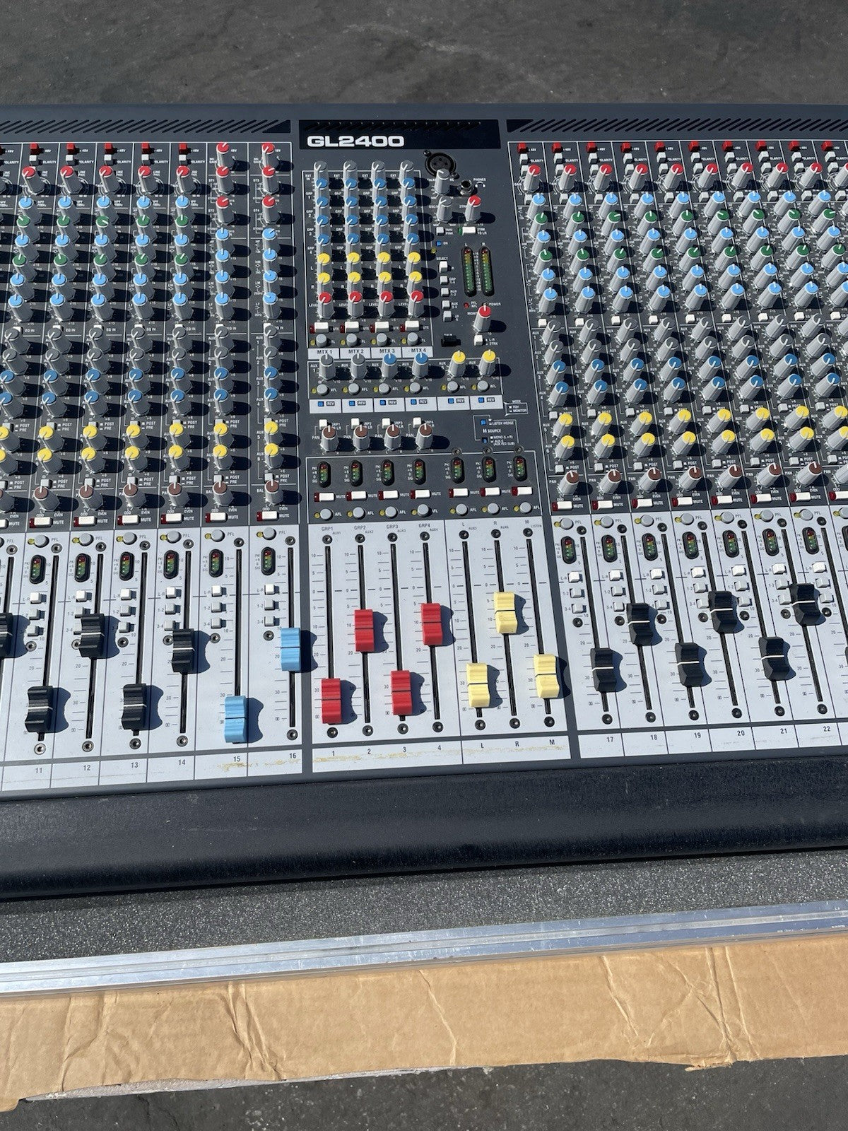 ALLEN & HEATH GL2400-32 Professional Dual Function Audio Mixer In Road case