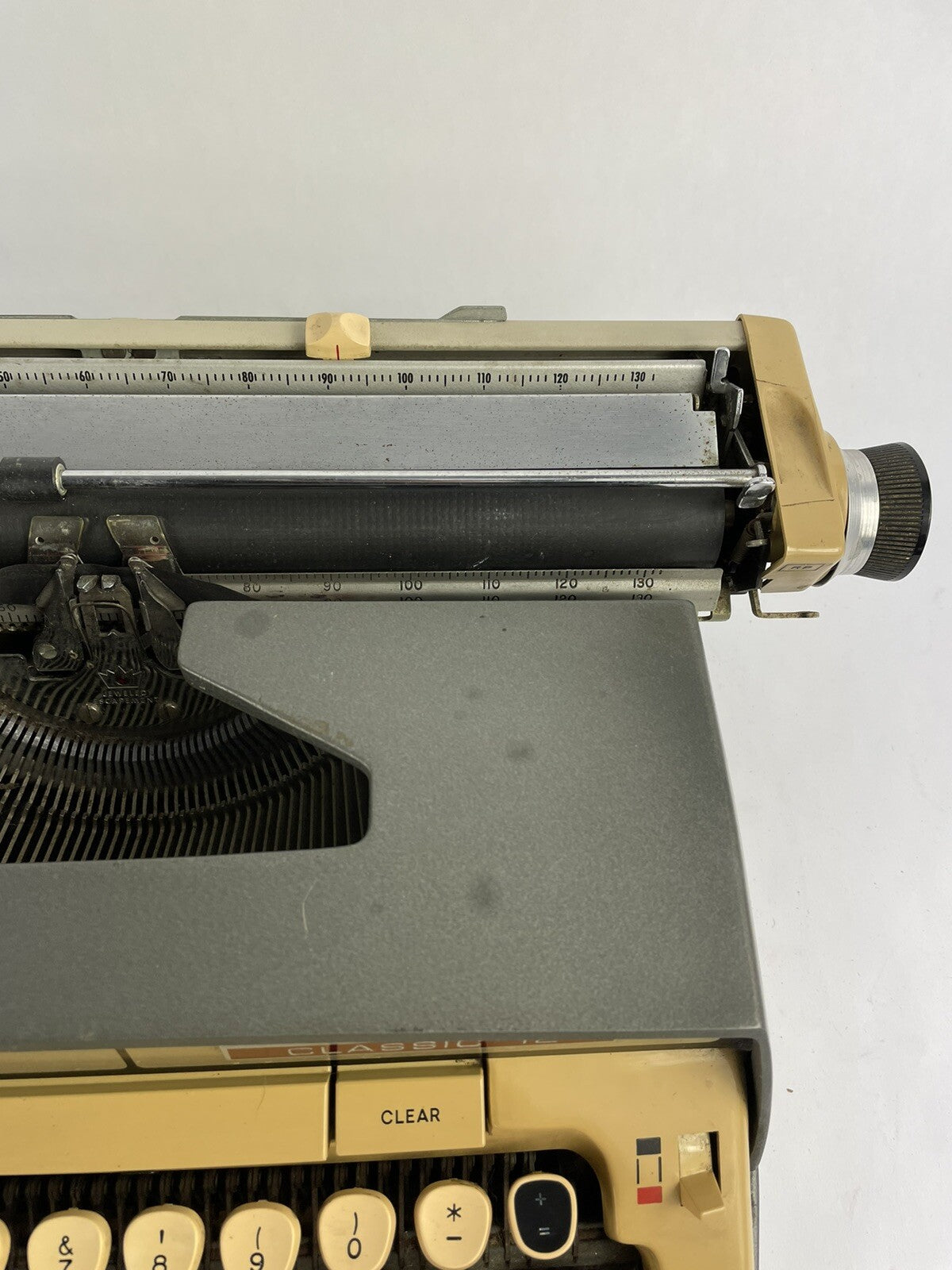 SCM Smith Corona CLASSIC 12 Typewriter With Case