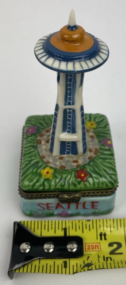 Seattle Space Needle 3D City Scene Porcelain Hinged Trinket Box w Ferry Trinket