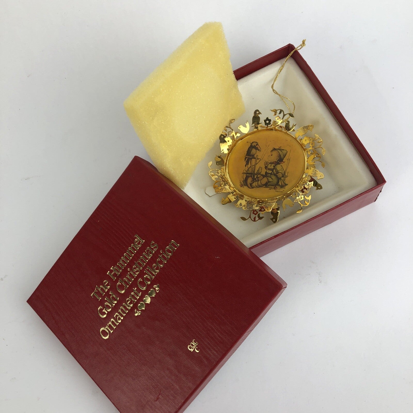 HUMMEL GOLD CHRISTMAS ORNAMENT COLLECTION " The Opinion " DANBURY w Original Box