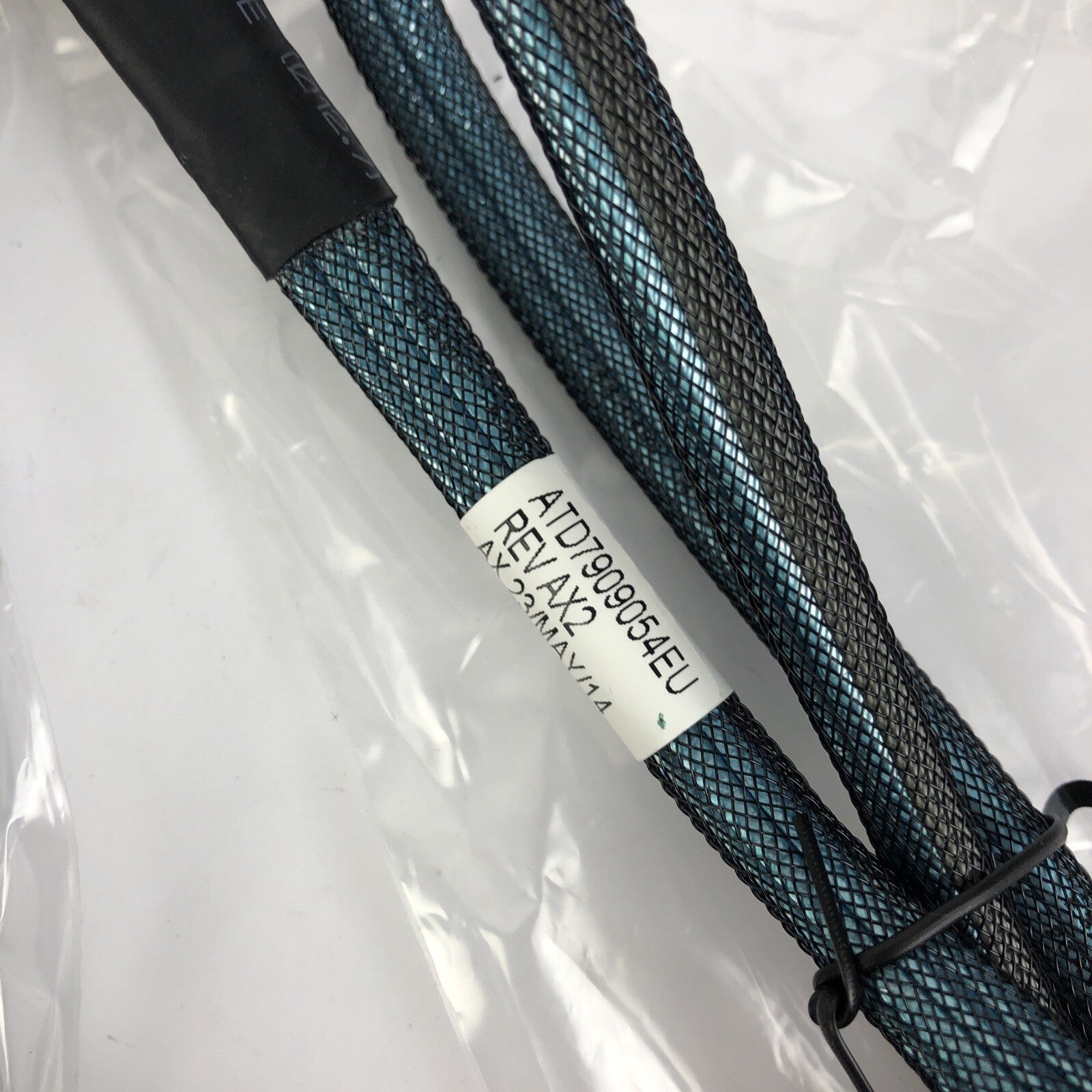 Lot of 2 x Amphenol Mini SAS RAID Cable ATD7909054EU REV AX2 - LOOK