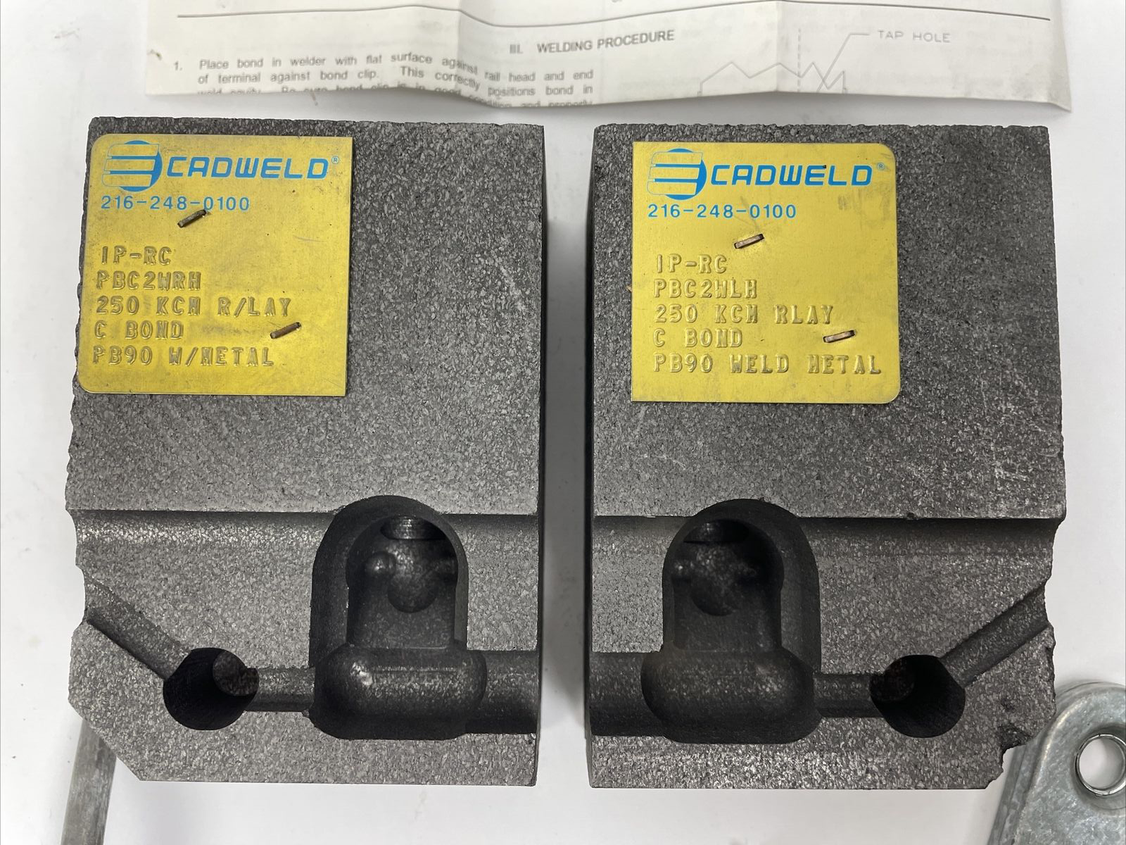 CADWELD Joint Bond Mold Pair Only Power 85-141 lb T-Rail 250 kcmil Stranded