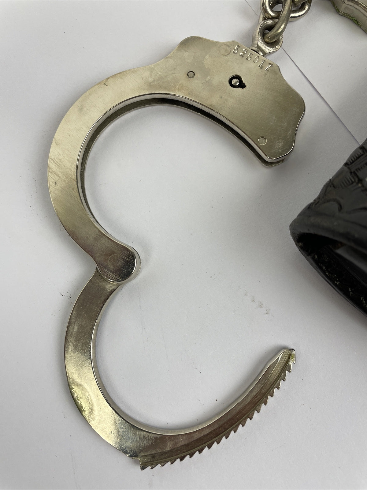 PEERLESS Handcuffs w/ Leather Safety Speed Holster Montebello CA U.S.A.  NO KEY
