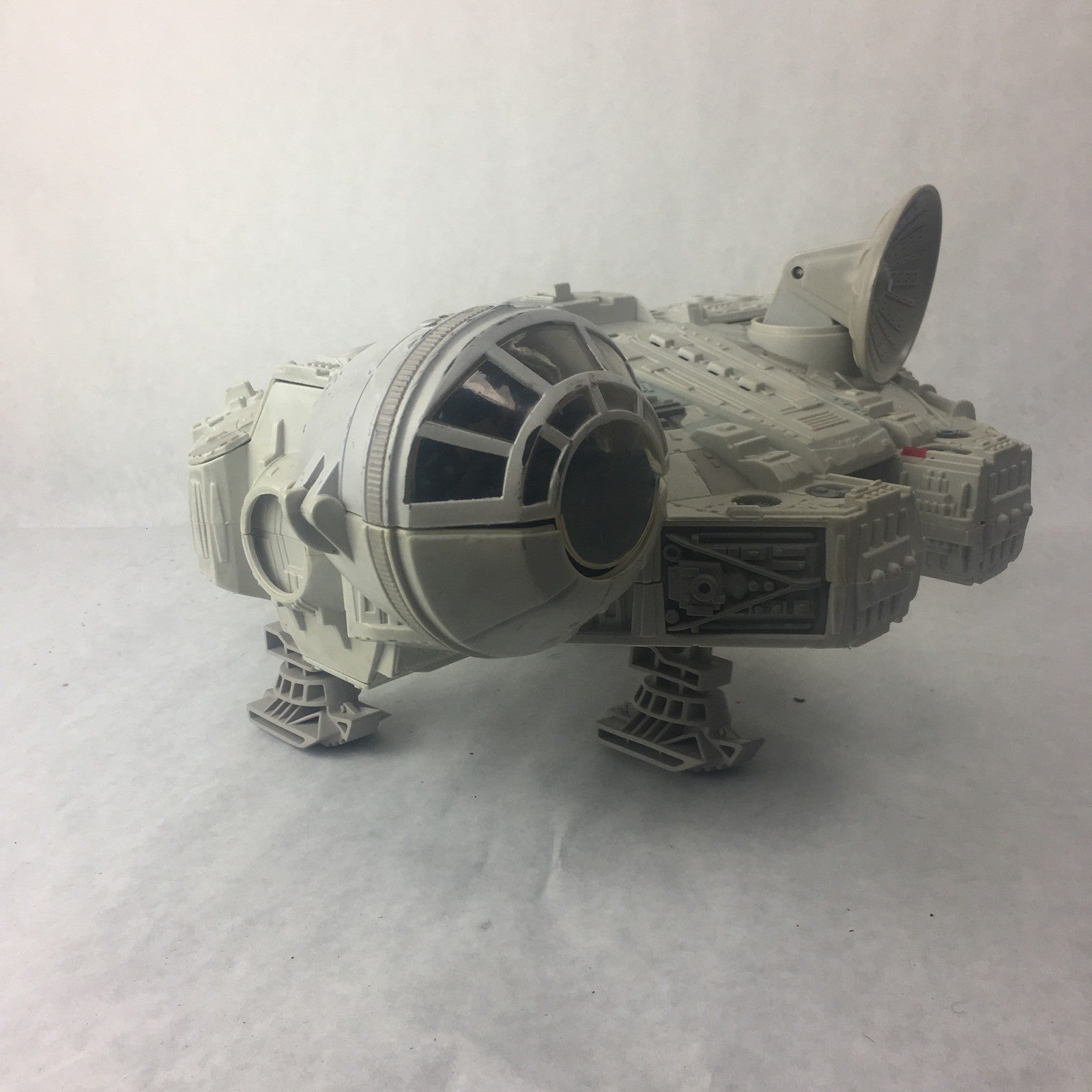 STAR WARS MILLENIUM FALCON SPACESHIP 2001 Hasbro C-060A