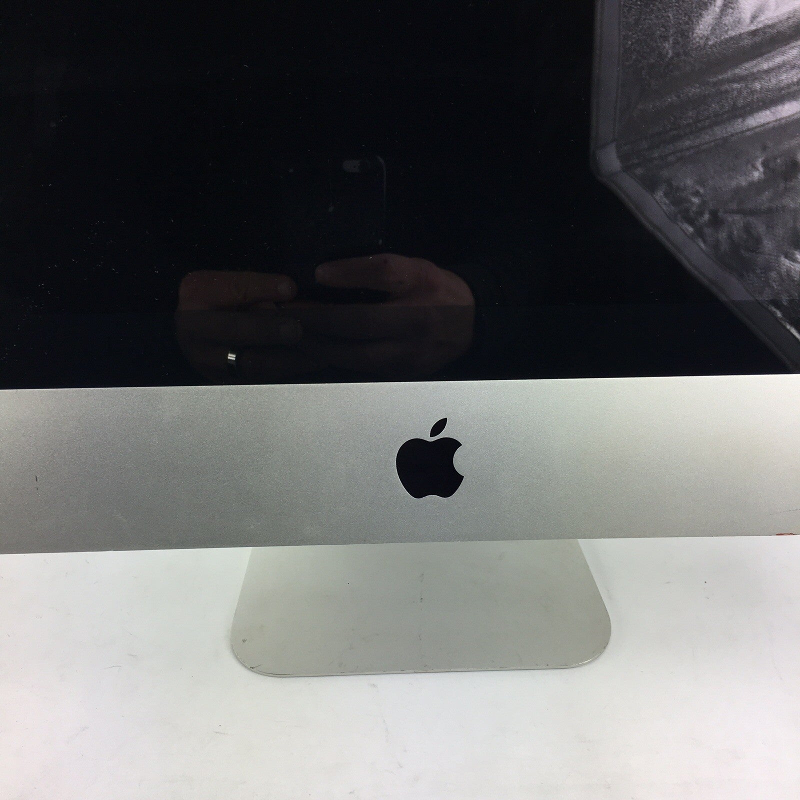 Apple iMac A1311 21.5" Desktop EMC 2389 - 3.06 GHz Core i3 - Parts Only