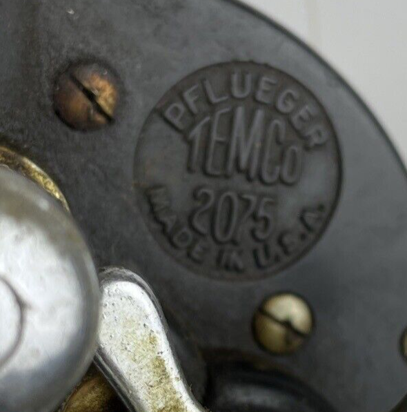 Lot of 2 Vintage Pflueger Trump Fishing Reel No 1943 + TEMCO 2075 - Both Working