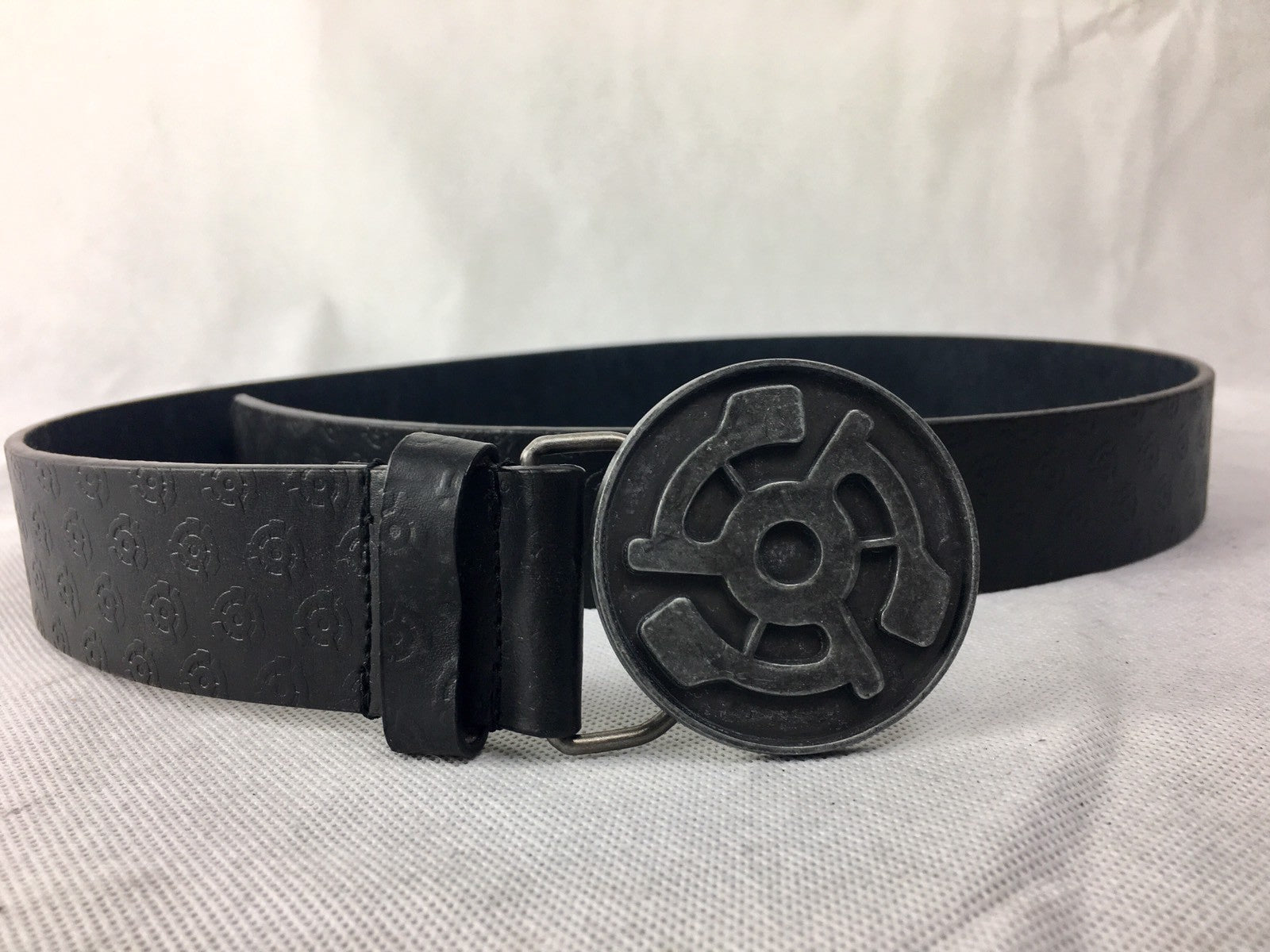 Stereo Skateboards Vintage Audio Record Logo 45 black leather belt in size 30 with iconic record logo buckle.