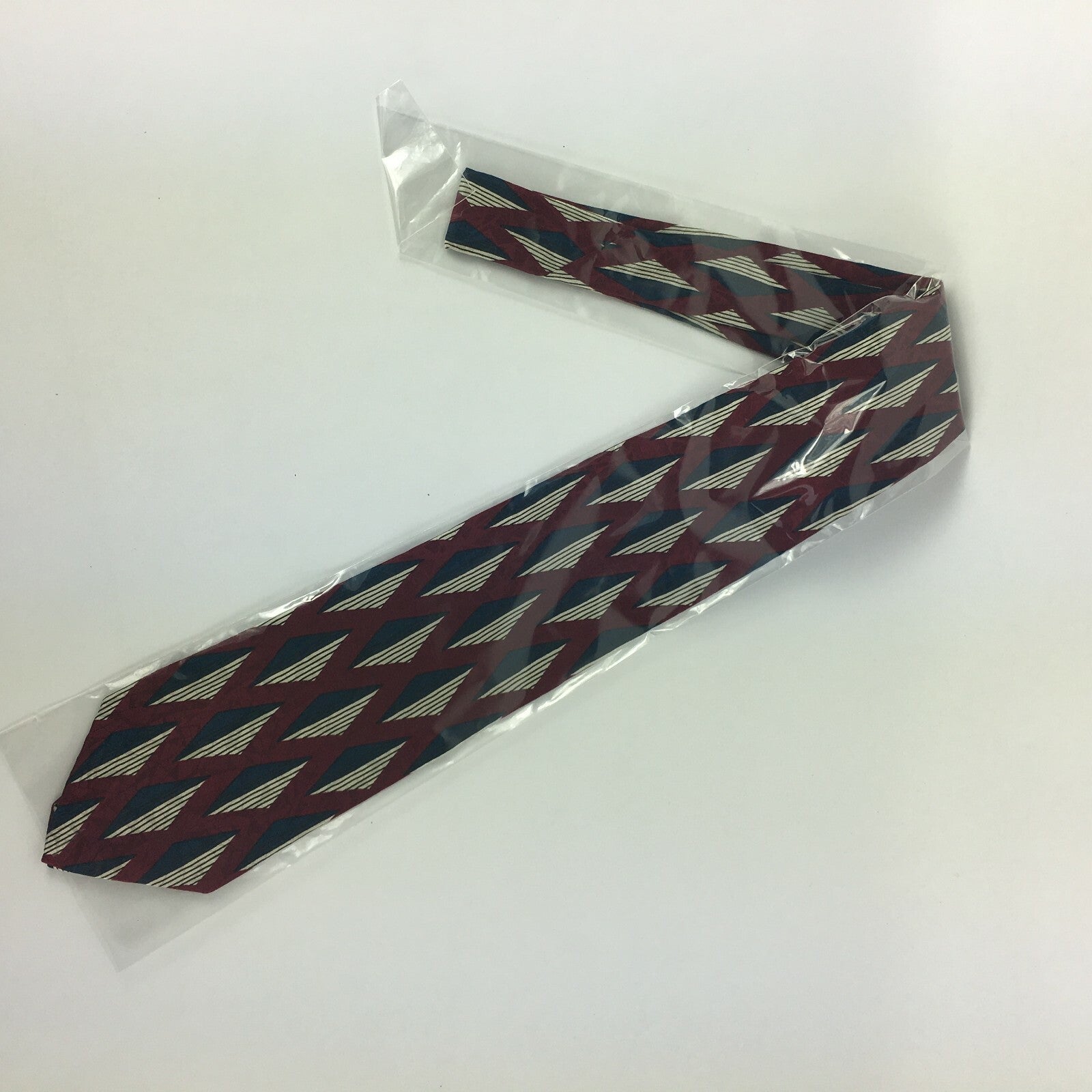 Genuine Geoffrey Beene Silk Handmade Stylish Formal/Casual Tie Multi Coloured