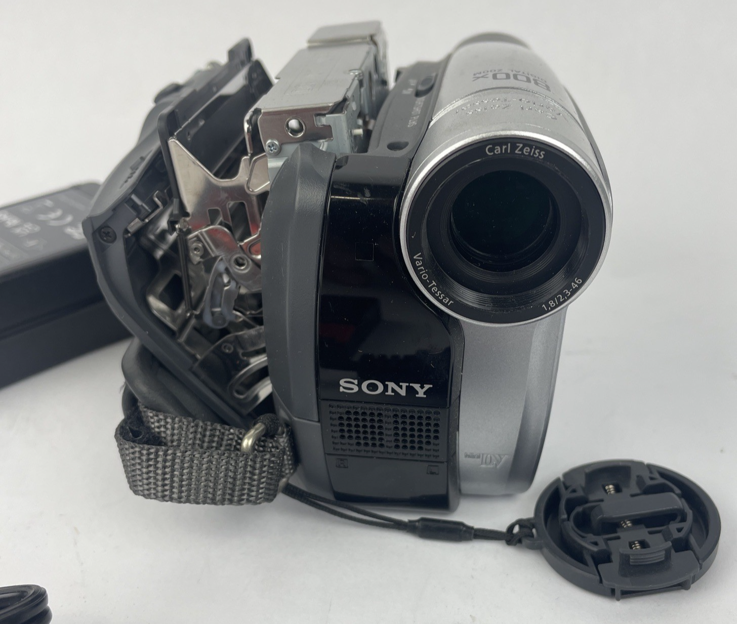 Sony DCR-HC28E MiniDV Digital Video Camera Handycam For Parts Or Repair Charger