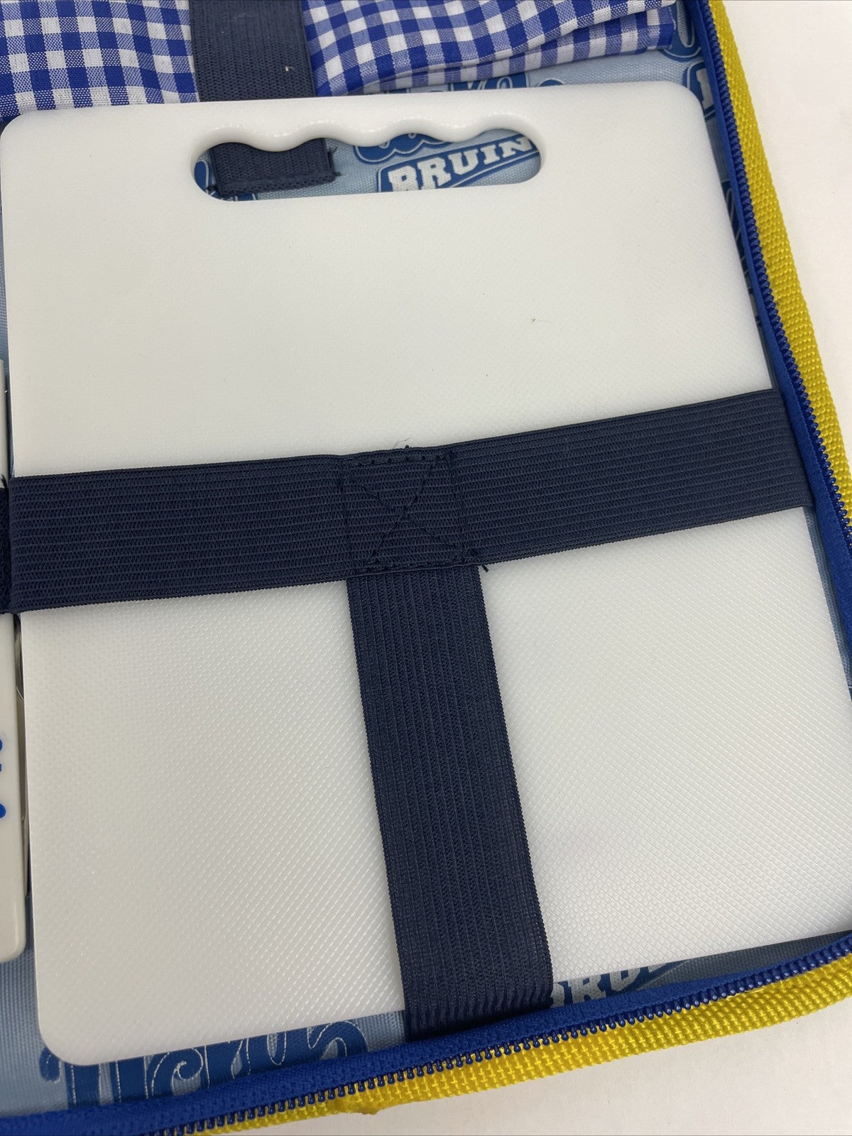 UCLA BRUIBS Camping PICNIC FOLDER SPOONS / KNIVES / CHEESE BOARD / NAPKIN NEW