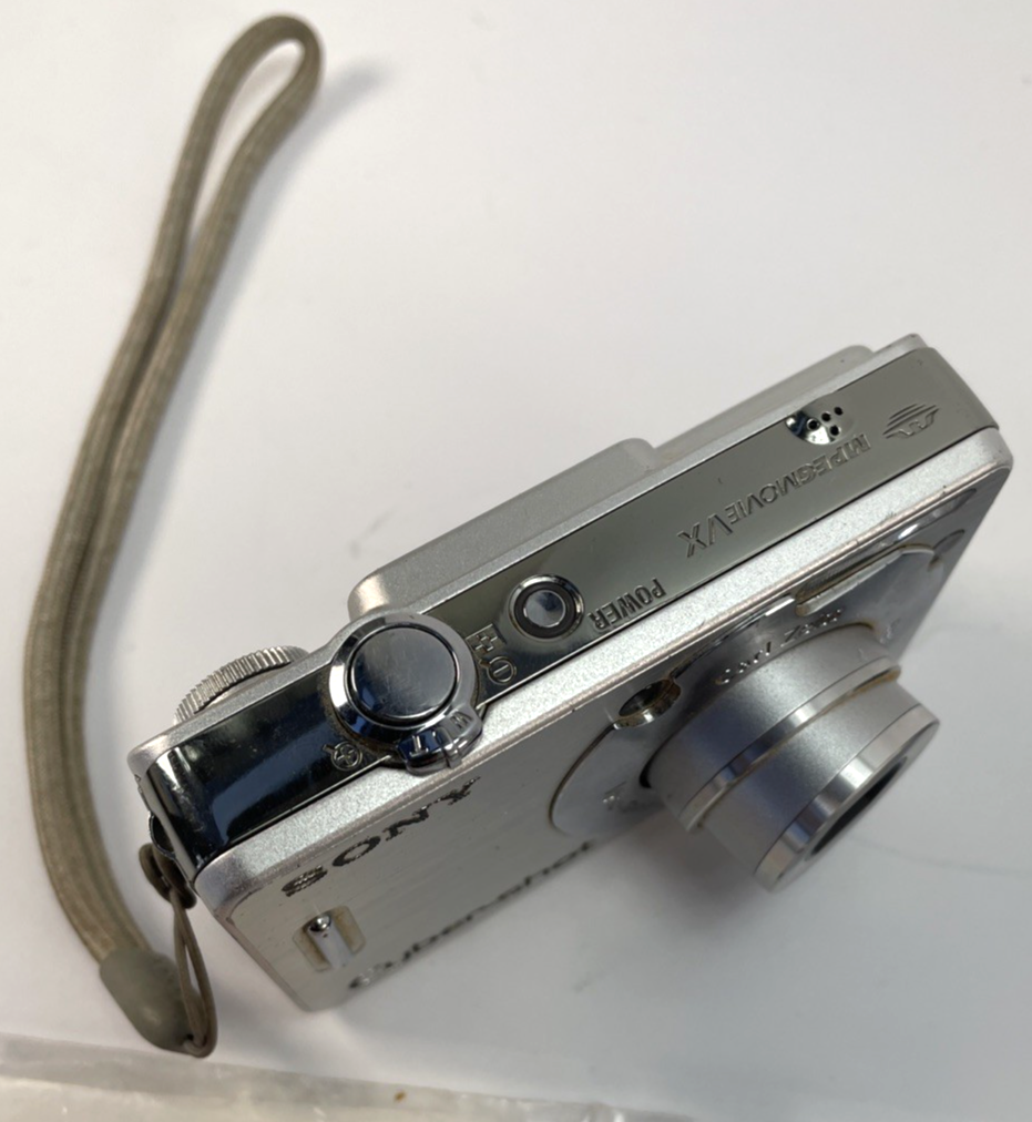 Sony Cyber-shot DSC-W70 Digital Camera 7.2MP  - Turns On — For Parts or Repair