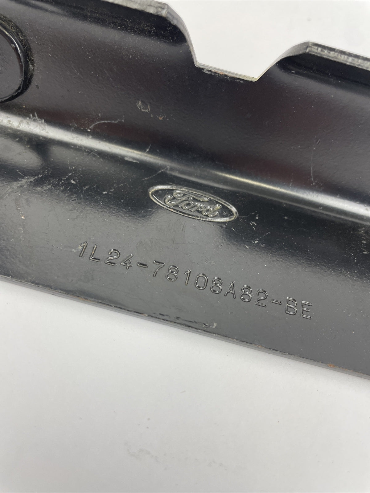 Quantity 1 x NOS OEM 1l24-78108a82 BE Ford Bracket