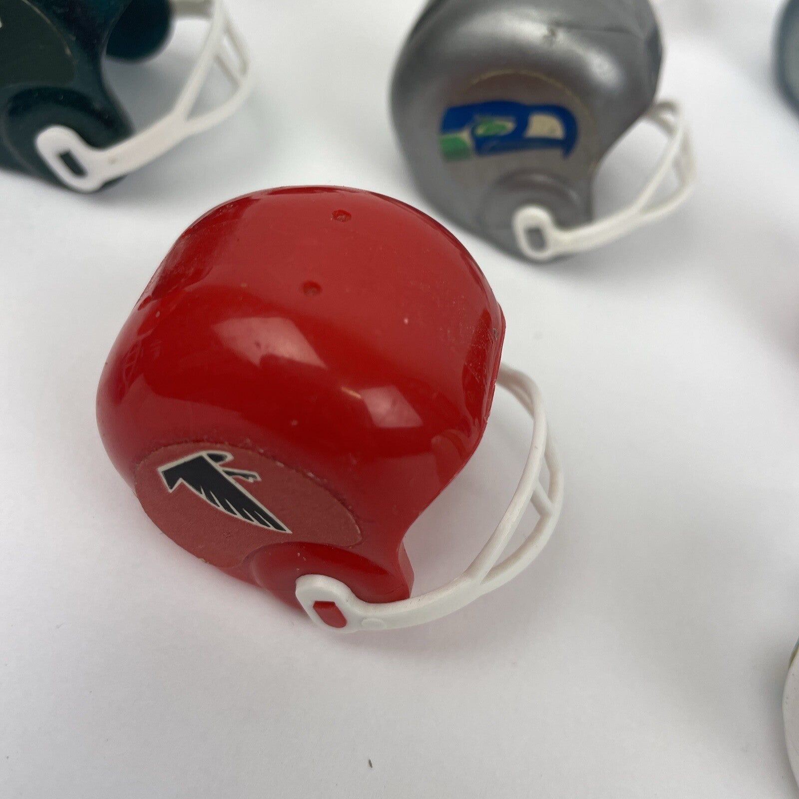 Lot of 14 Vintage 1970s NFL Mini Football Helmets Gumball Vending Machine Bears