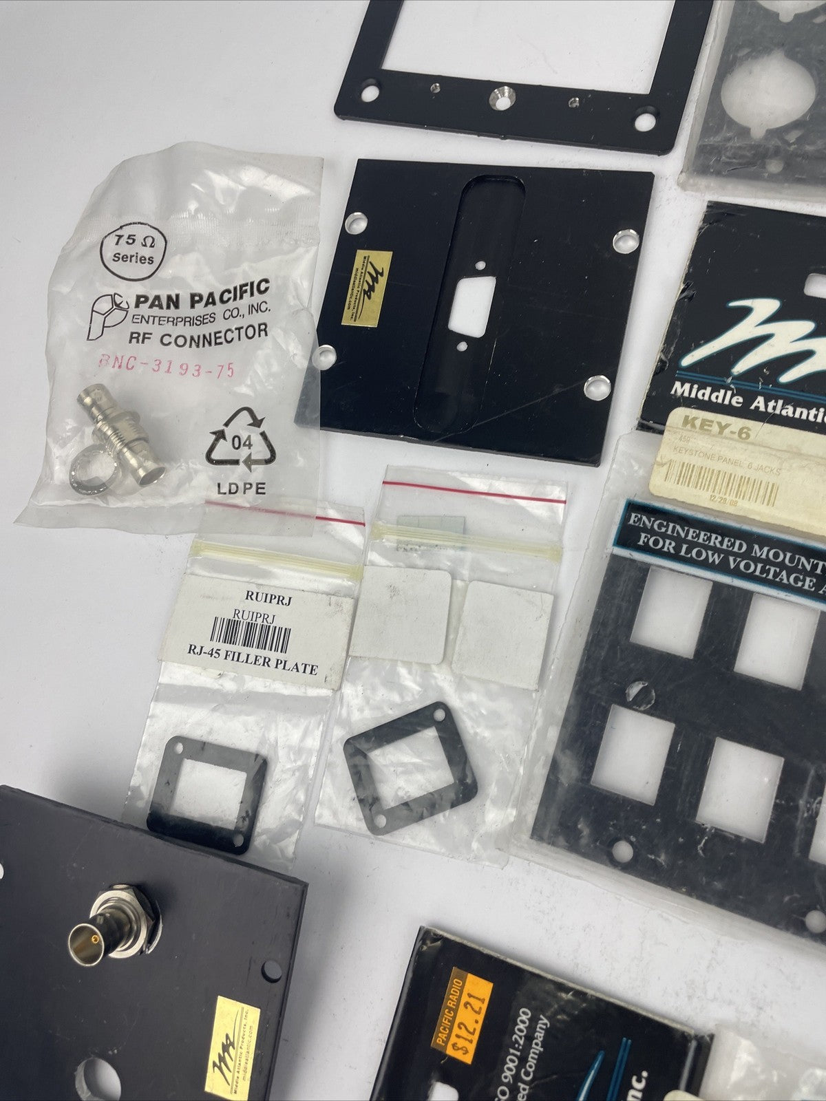 Middle Atlantic Products Inc Lot Of 29 Pieces Key4 Key6 UCPB1 UNIV4 UNIV6 RJ45 +