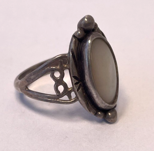 Vintage Navajo Native American Mother of Pearl 925 Sterling Silver Ring Size 5.5