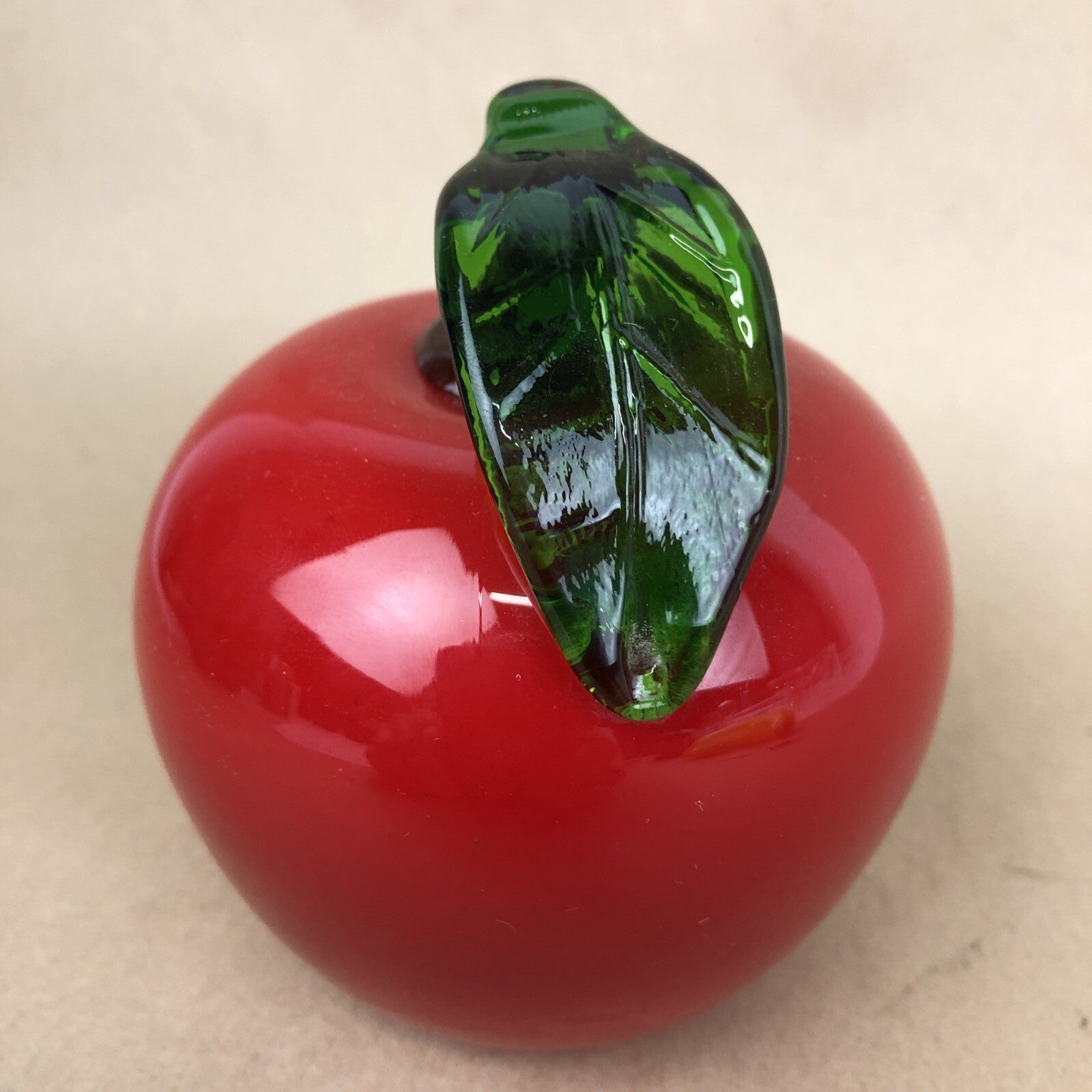 Beautiful Murano Style Hand Made Art Blown Glass Fruit Red Apple Green Stem 4.5”