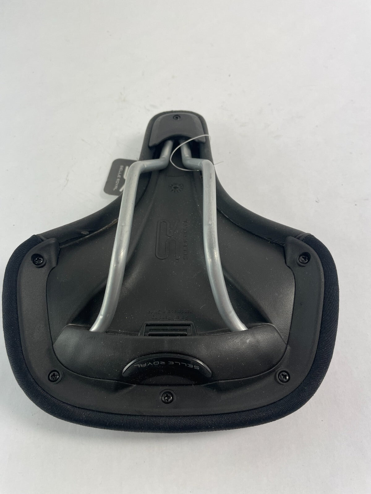 Selle Royal Vivo Relaxed black and blue ergonomic bicycle saddle for comfortable commuter and recreational cycling