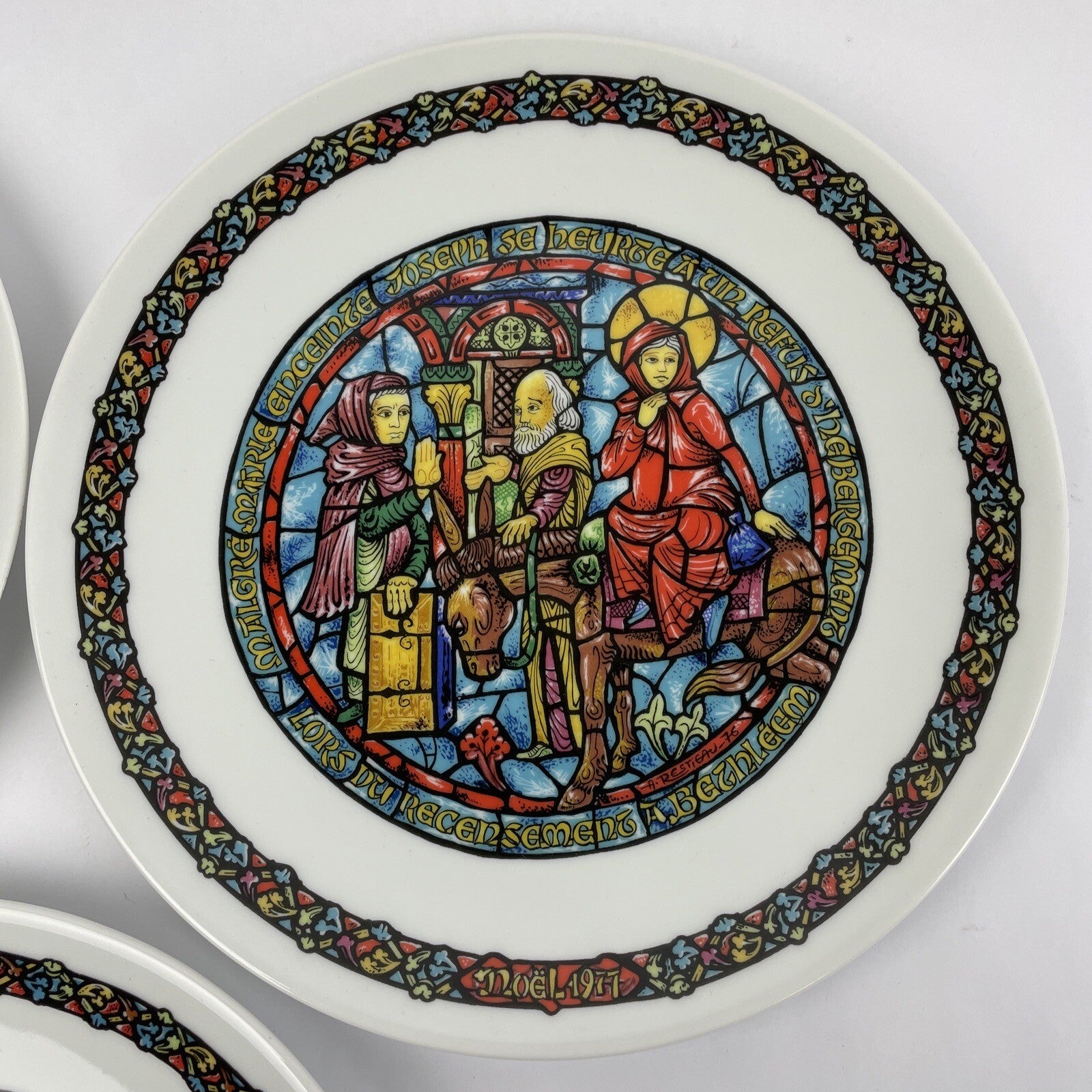 Set of 3 x Vintage D'arceau Limoges Noel Vitrail Christmas Plates Wall Hanging