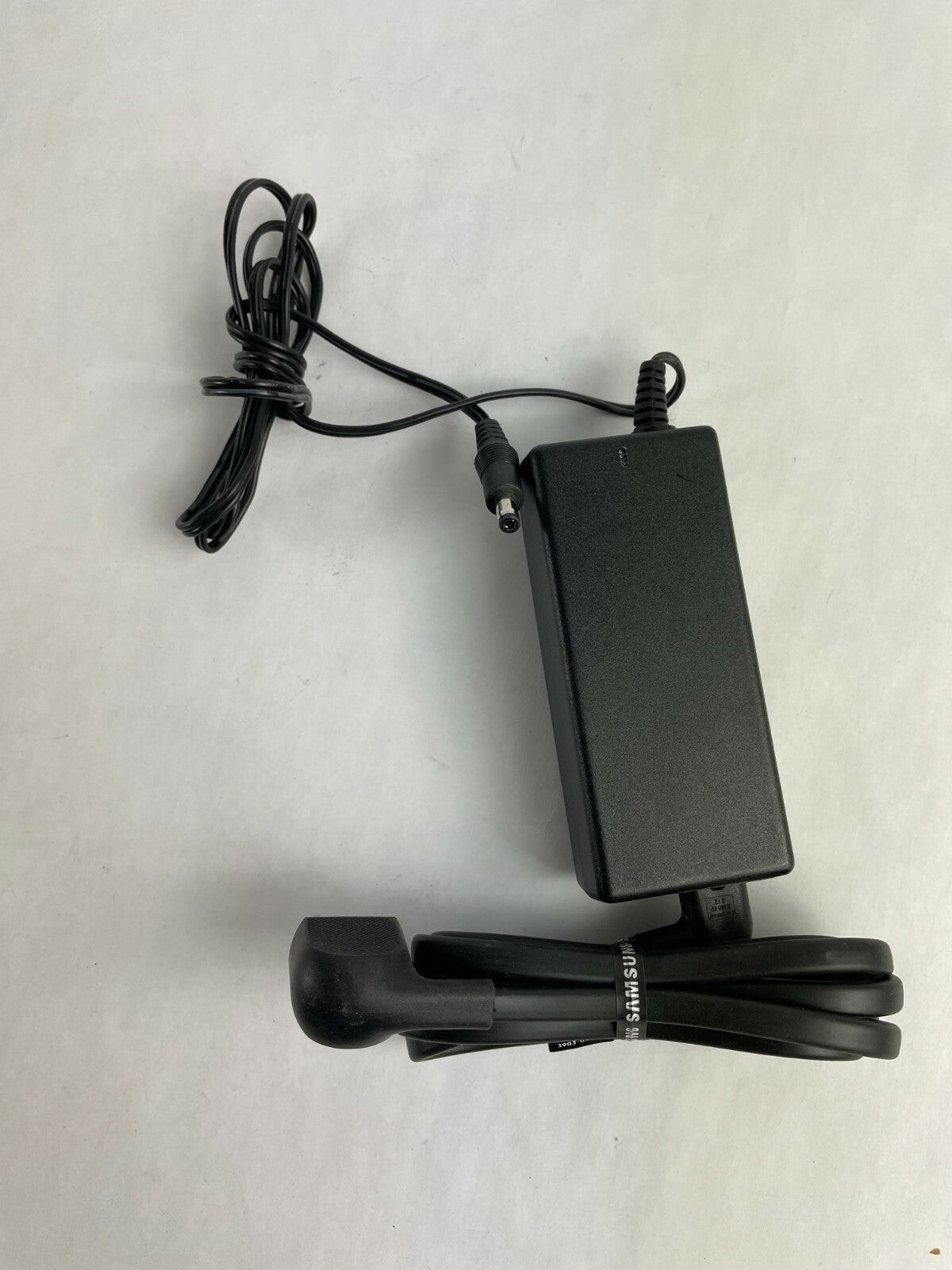 Genuine APD DA-48Q12 Ac Adapter Output 12 V 4 A Power Supply Adapter A82