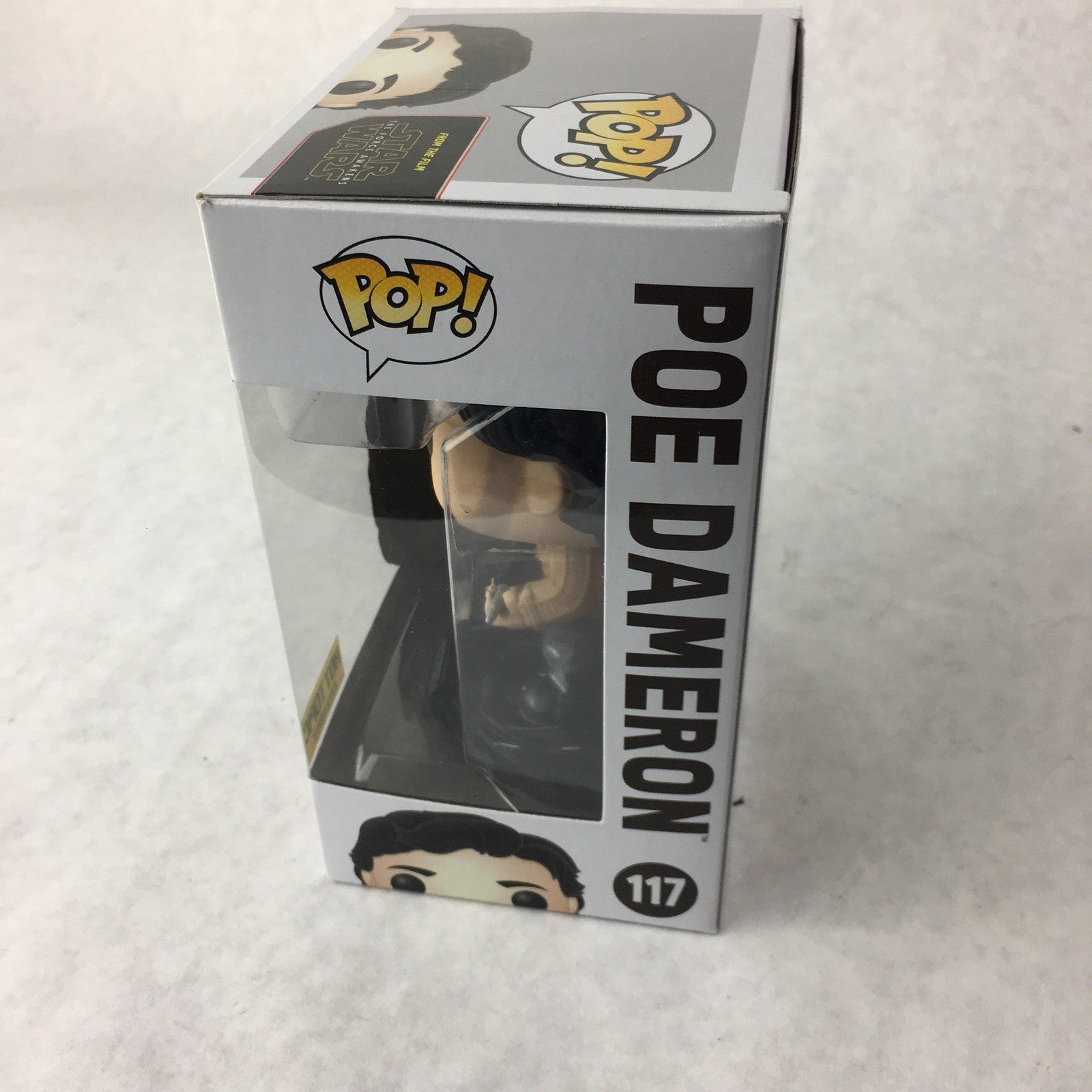   #117 Star Wars HOT TOPIC EXCLUSIVE Funko Pop!POE DAMERON (WITH GUN)