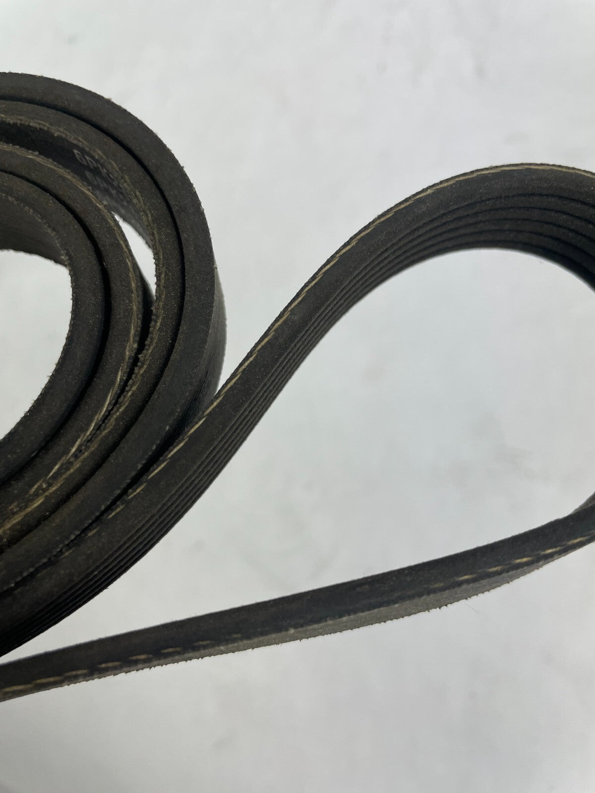 Dayco Drive Rite 5061115DR 6PK2830 premium utility V-belt OEM automotive accessory drive replacement belt A10 6-rib EPDM serpentine belt