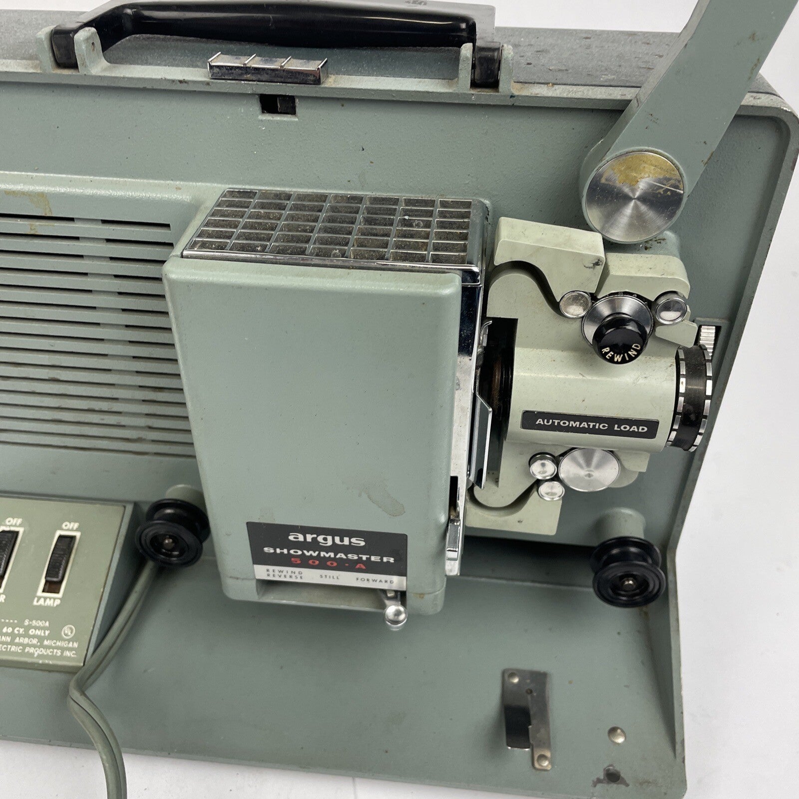 Vintage Argus Showmaster 500 Model S-500 8mm Movie Projector w Case UNTESTED