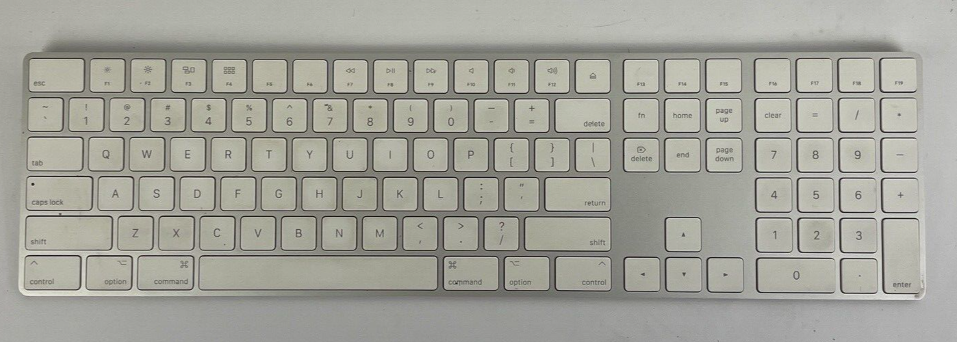 Apple Magic Model A1843 Wireless Keyboard Aluminum White Nice VGC LOOK