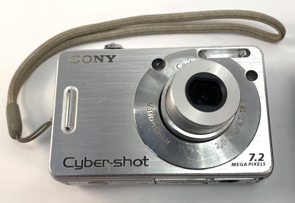 Sony Cyber-shot DSC-W70 Digital Camera 7.2MP  - Turns On — For Parts or Repair
