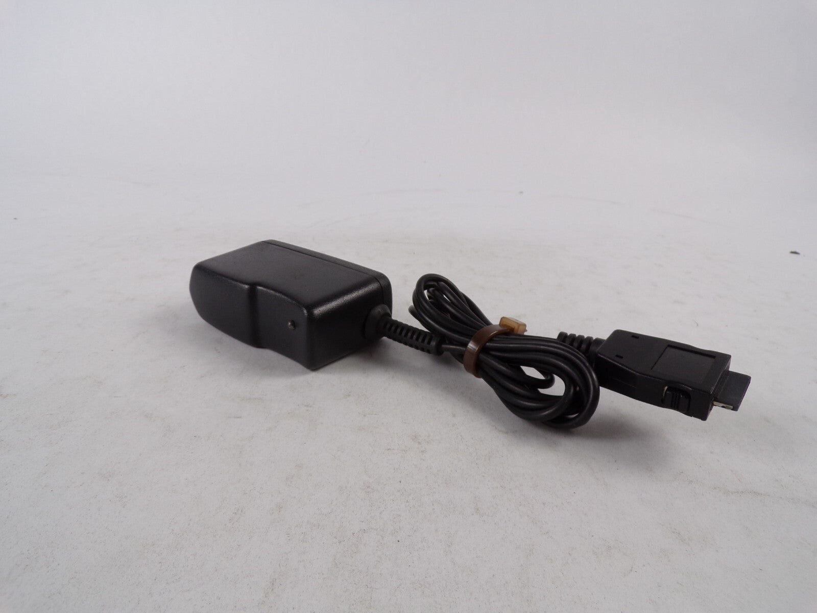 Geniune AC Adapter Output 5 V  9.5 A Power Supply Adapter A56