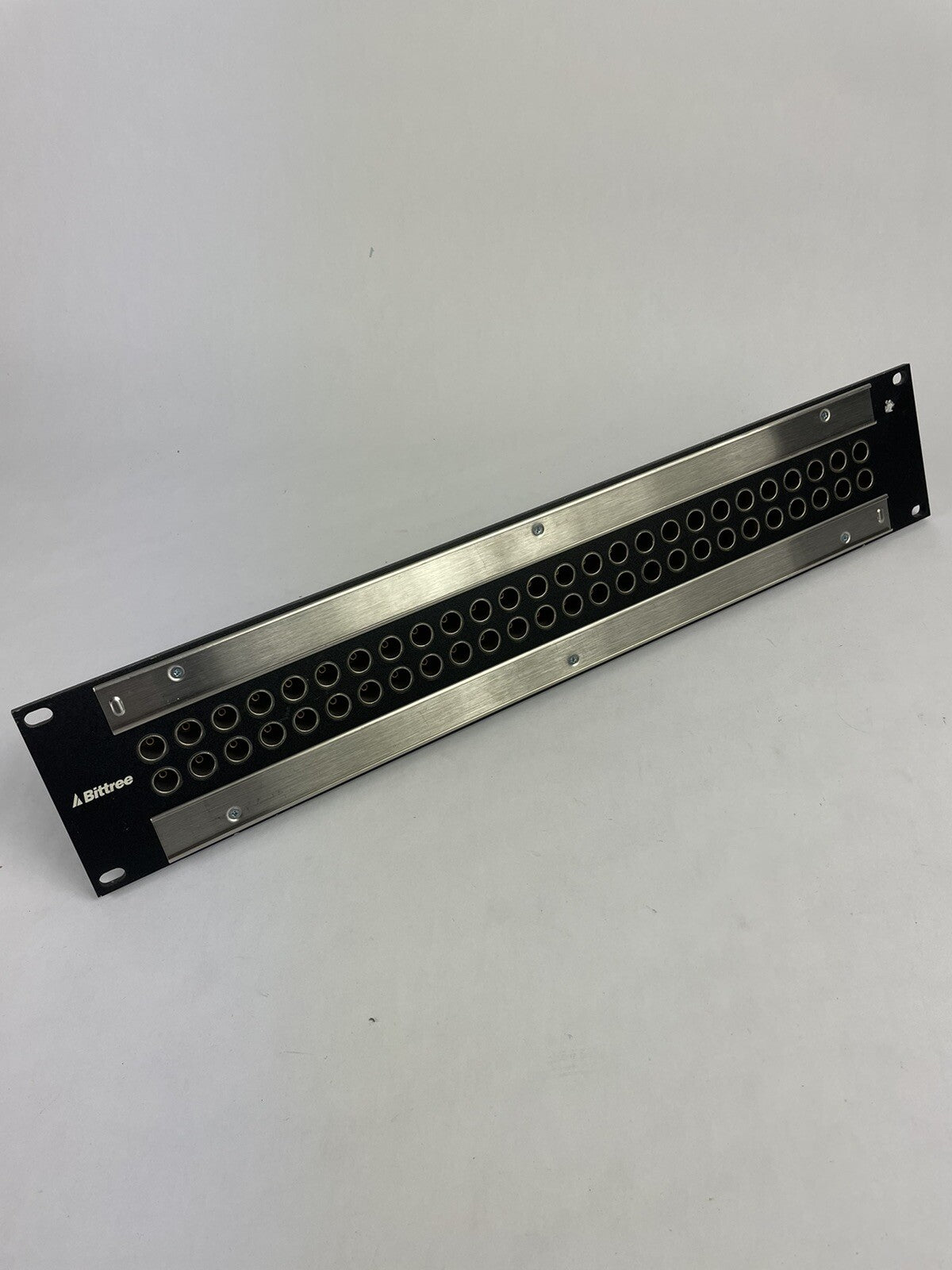 Bittree Audio Patchbay B52T 2WTHD 2x26 2RU Panel Black Normalling Terminating
