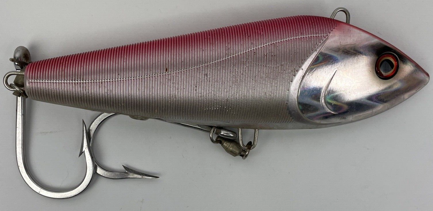 Yo-Zuri S Marau 8-inch silver and red saltwater trolling fishing lure.