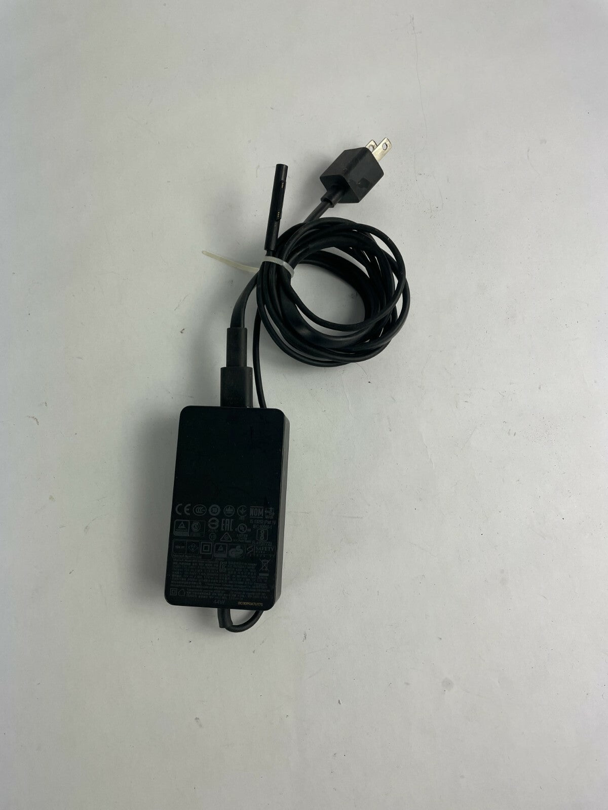 Genuine Ac Adapter Output 15 V 2.58 A  Power Supply Adapter A95