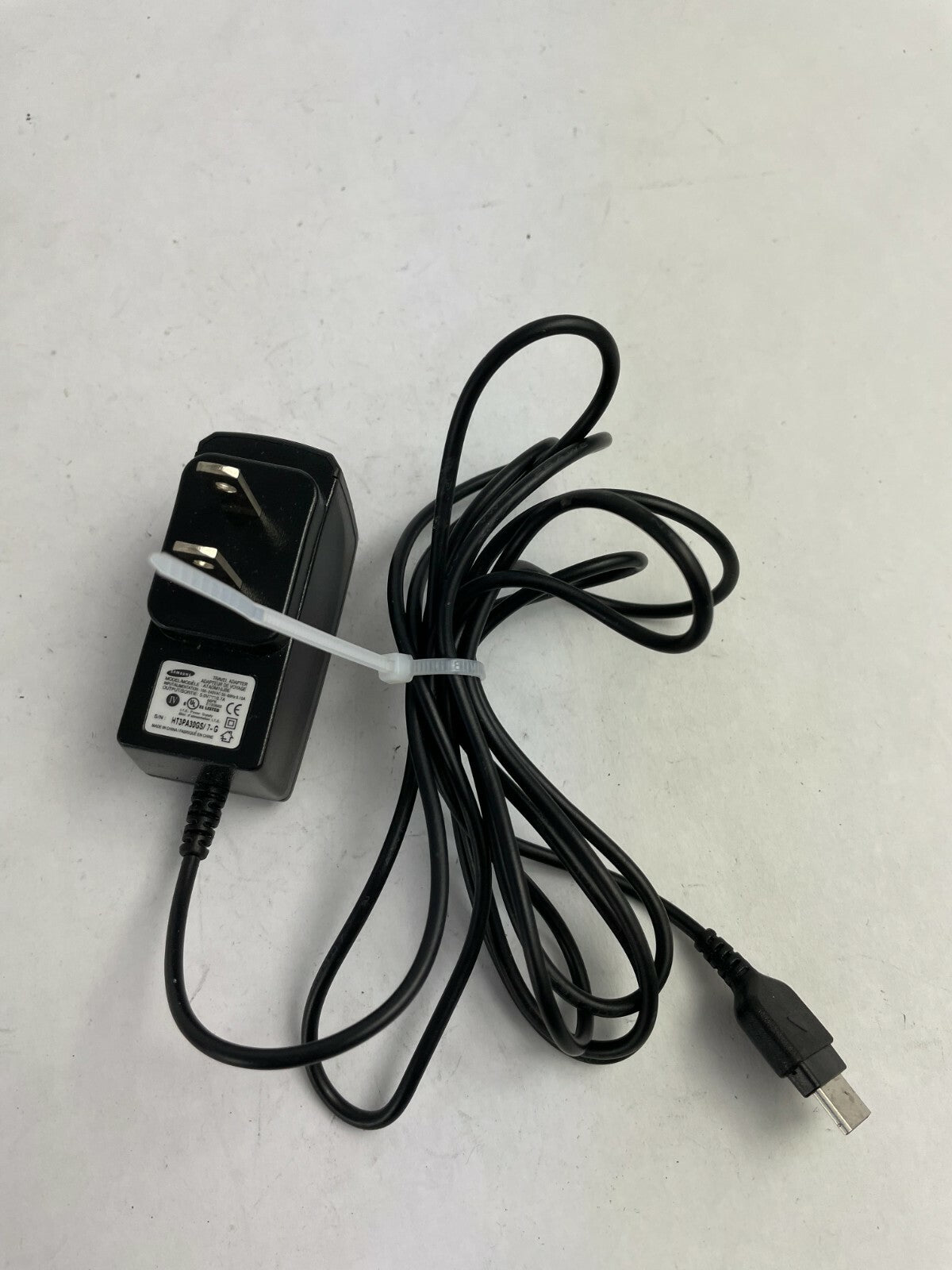 Genuine Samsung TravelAdapter ATADM10JBE Output 5 V 0.7A Power SupplyAdapter A75