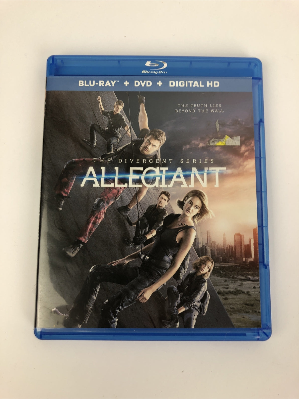 The Divergent Series: Allegiant with hours of extras (Blu-ray and dvd , 2016)