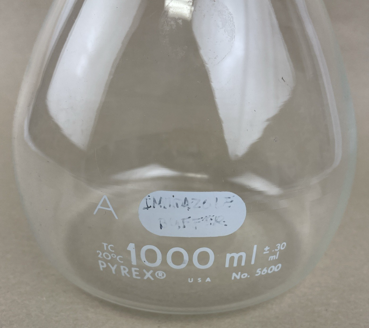 PYREX 1000 mL  No. 5600 LABORATORY GLASS Volumetric FLASK U.S.A. Made