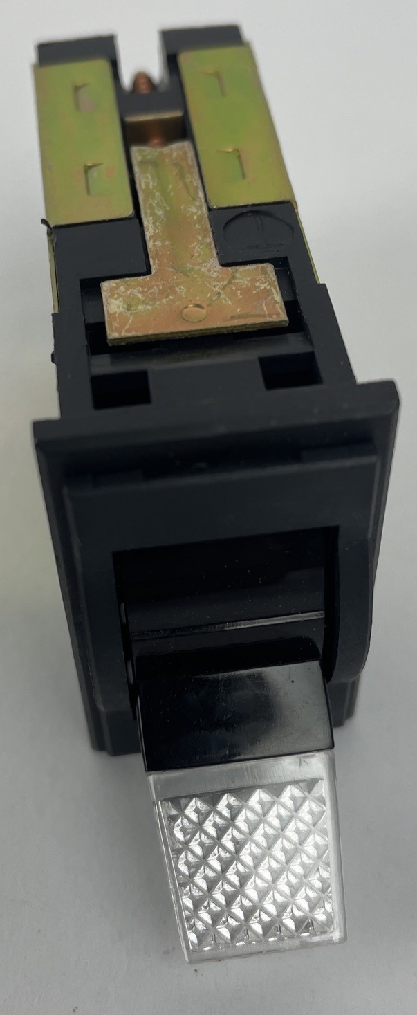 1 NOS Switchcraft 84324X Lever-Lite III Illuminated Switch / Non-Locking