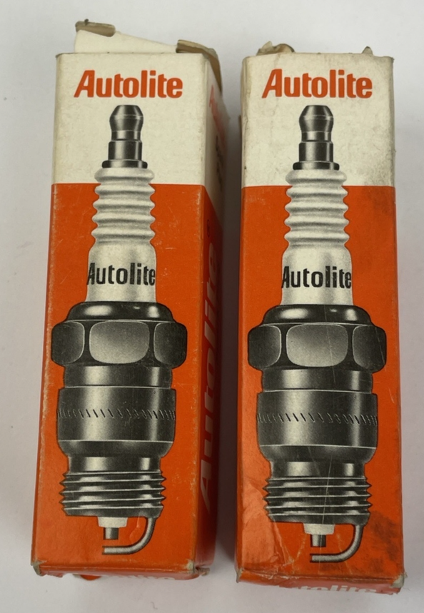 Lot of 2 x AUTOLITE HONEYWELL ALLIED SIGNAL Part No. 273 SPARK PLUG s