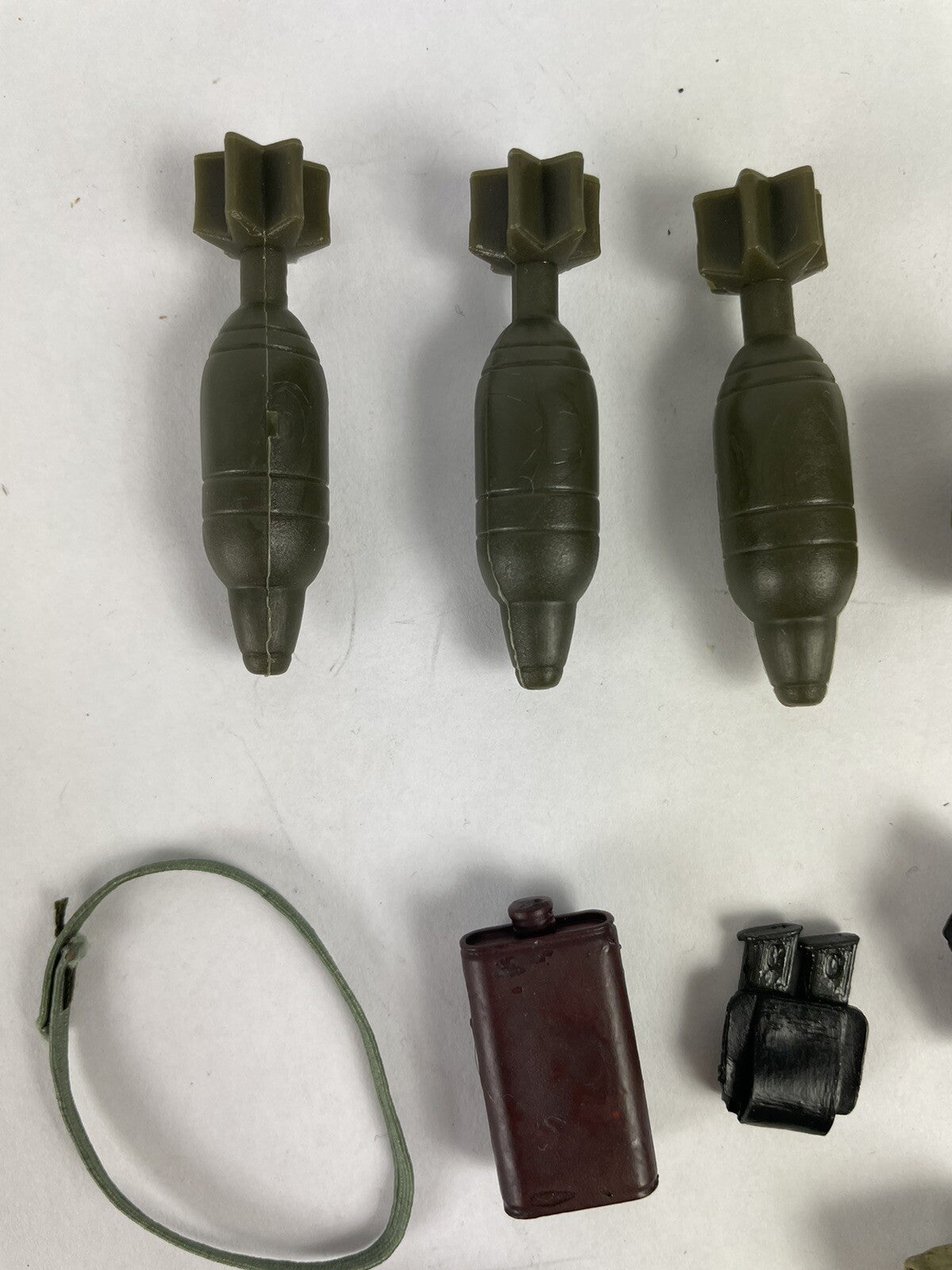 LOT OF 14 VTG 90s GI Joe Machette bombs gun pouch fins For 1/6 Scale 12" Figures