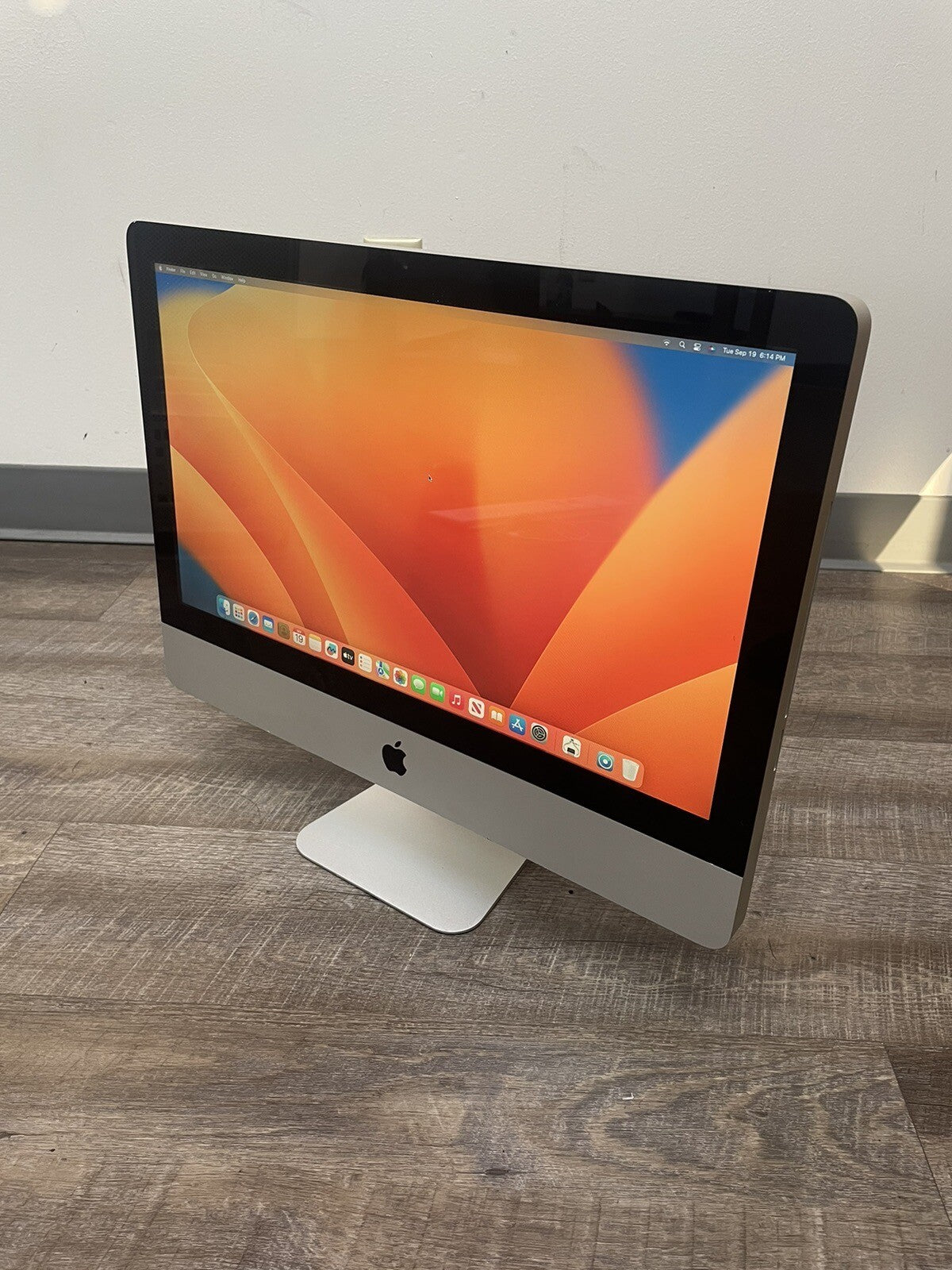 Apple iMac 21.5" Core i3 3.06GHz 4GB 512 GB SSD Desktop - macOS Ventura 13.6