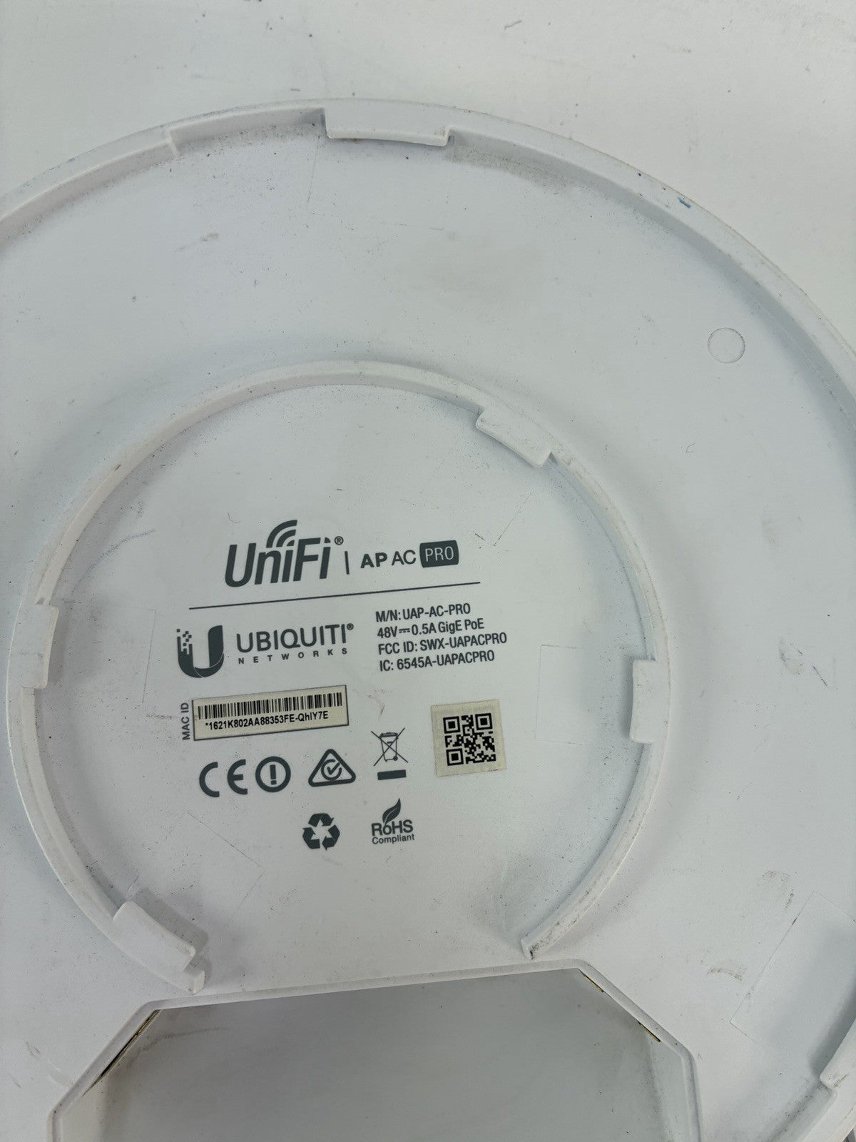 Ubiquiti UniFi UAP-AC-PRO Wireless Access Point Dual Band AC1750 w/ PoE