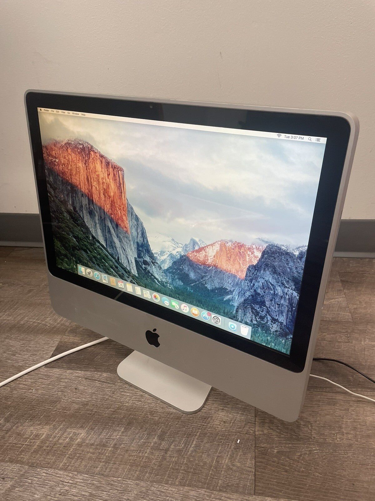 Apple A1224 Imac 20" Intel 2.0 GHz Core 2 Duo 3GB Ram 500GB SSD Hard drive