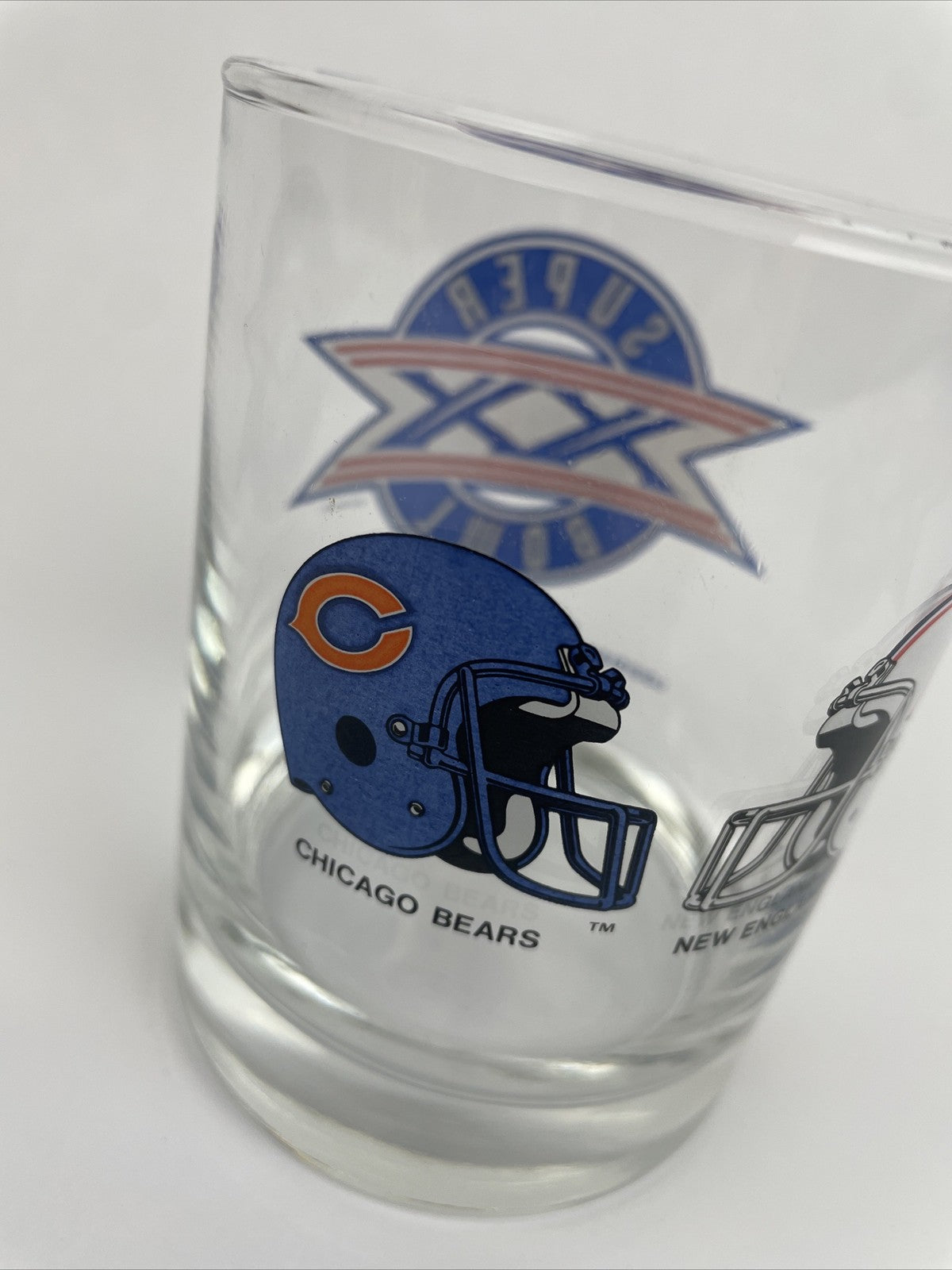 Vintage Super Bowl XX 1986 Chicago Bears vs New England Patriots NFL whiskey glass.