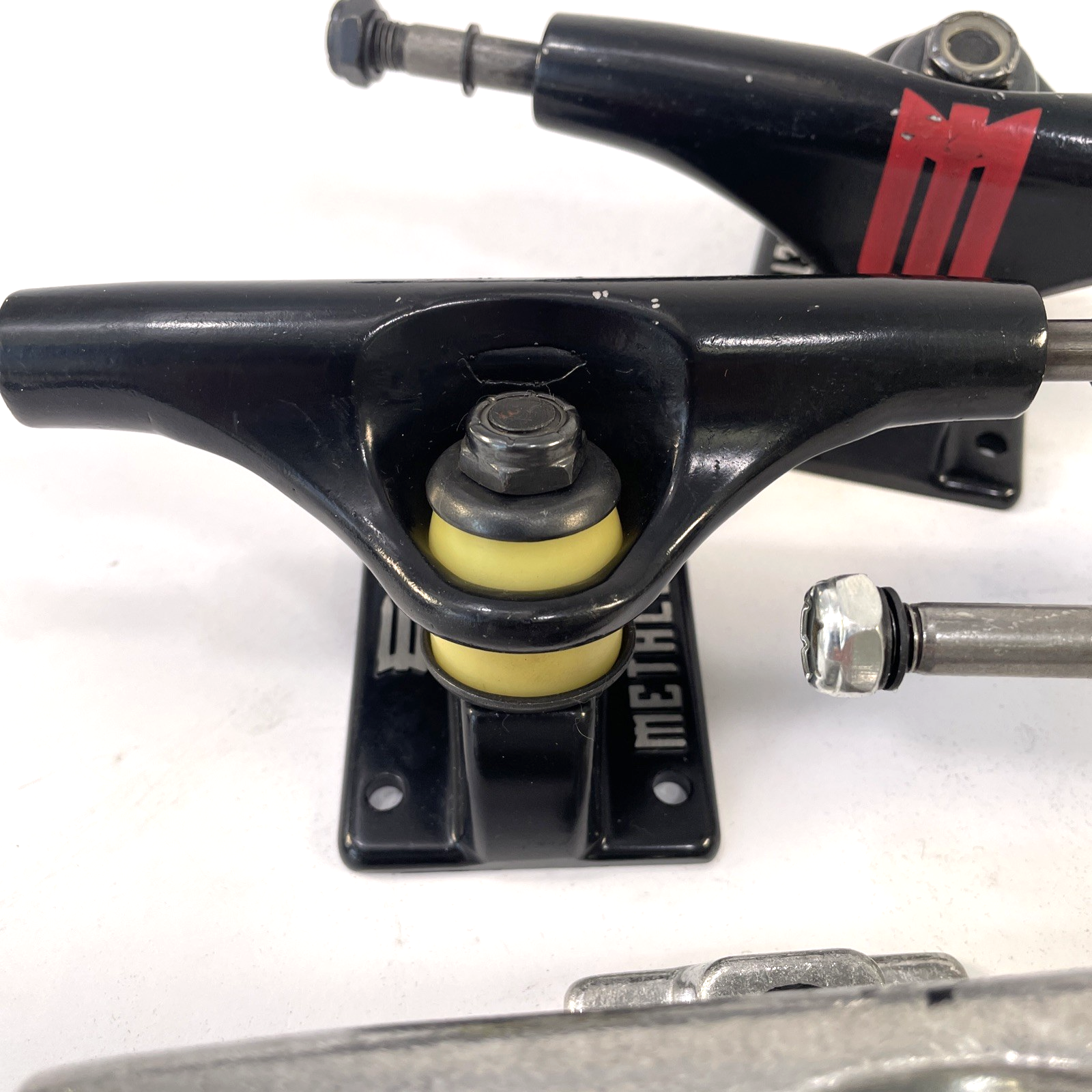 2 Sets METALLUM Skateboard Trucks 1 set Black 129mm /  1 set Polished 149mm