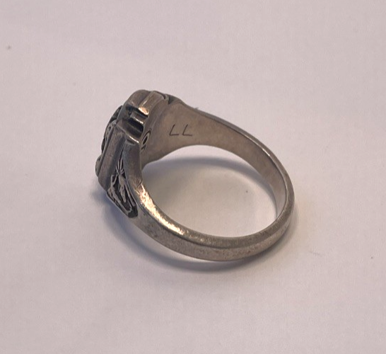 Mount MT. Miguel High School Sterling Silver w Mother of Pearl Class Ring Sz. 6.