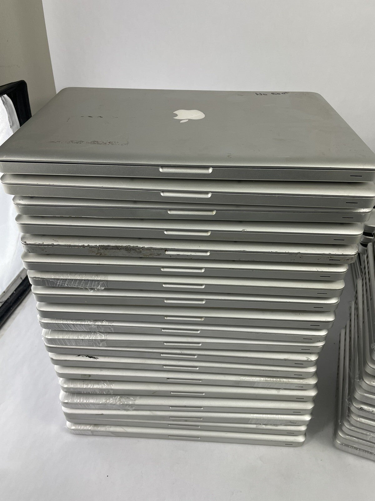 Lot of 42:  Apple MacBook 13" A1278 15" A1286 for parts and repair