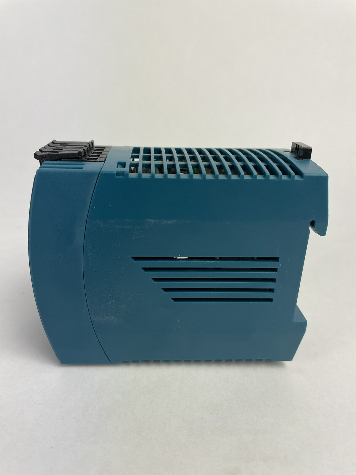 PULS ML30.101 POWER SUPPLY 25 WATT 100-240VAC INPUT 5-5.5VDC OUTPUT NNB 