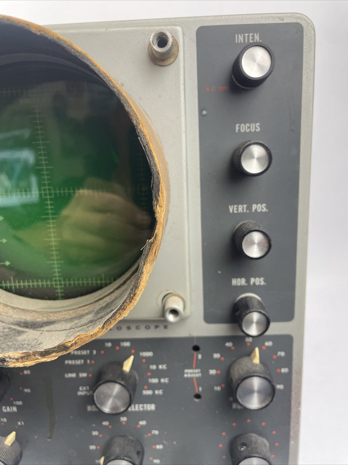 Vintage Heathkit Laboratory Oscilloscope Model 10-12 Vacuum Tube Powers On LOOK
