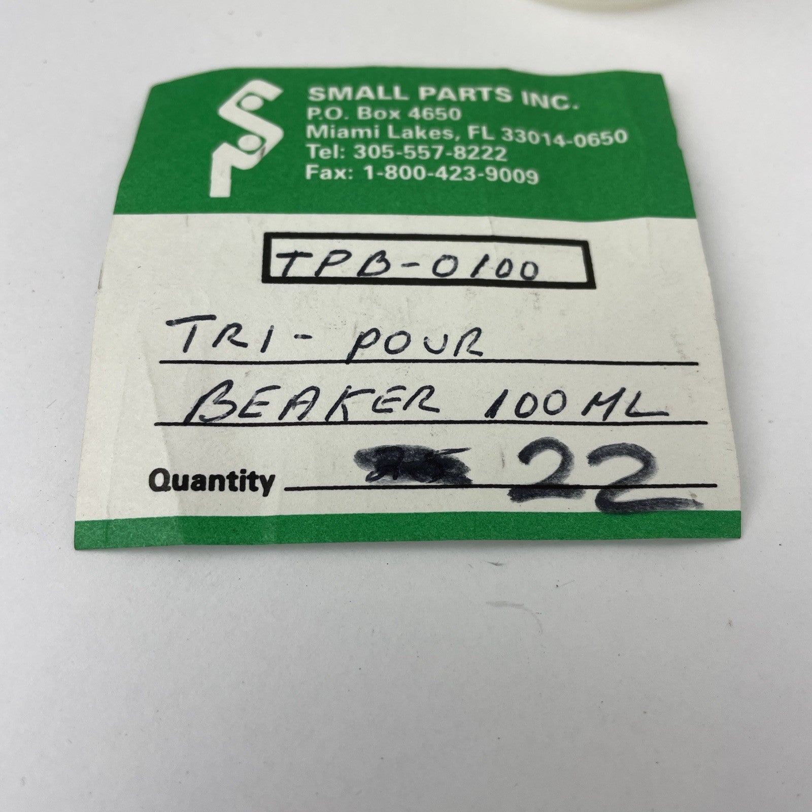 Small Parts Inc. Tri-Pour Polypropylene Beaker No Spill Pour Design 100ml x 22