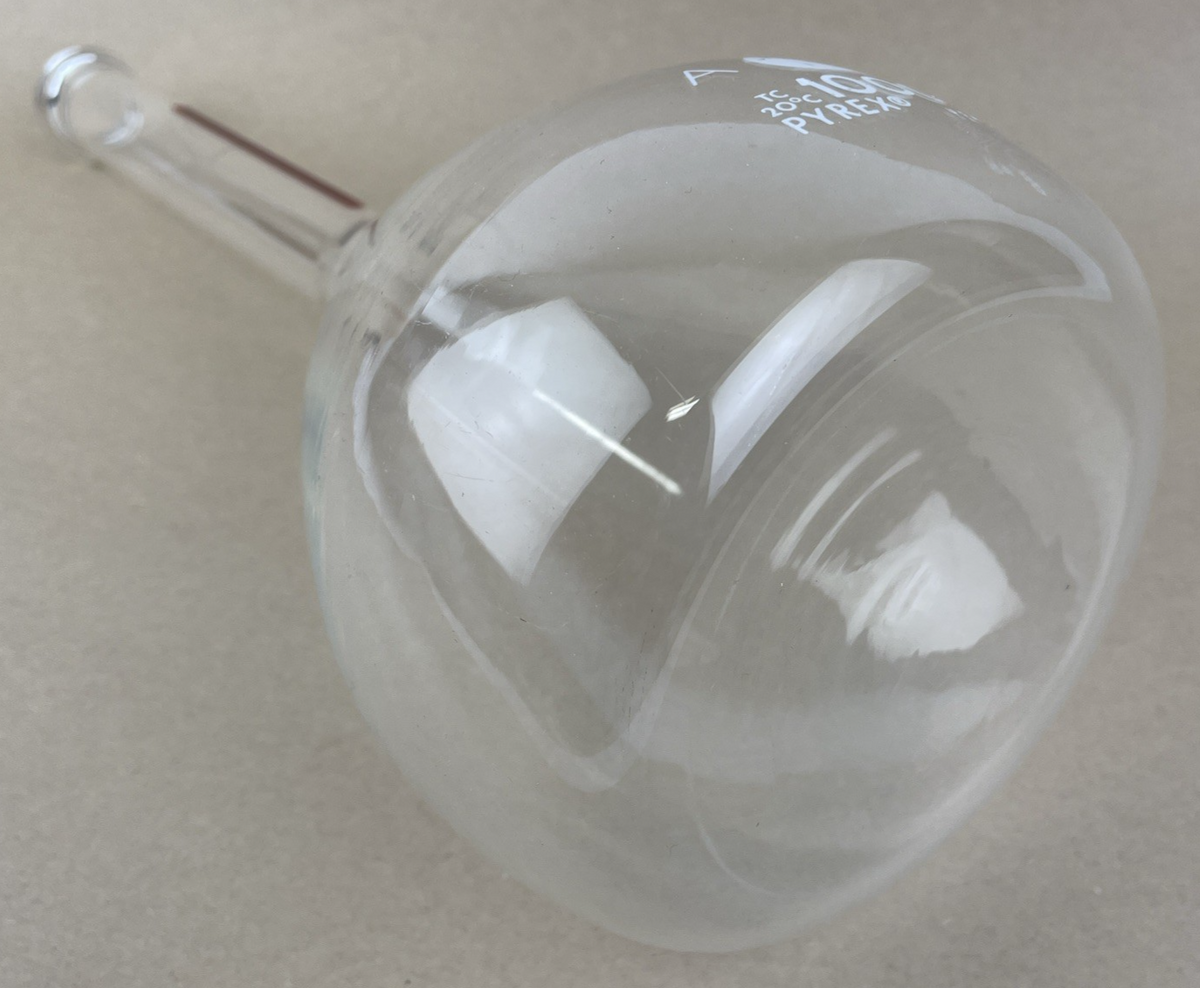 PYREX 1000 mL  No. 5600 LABORATORY GLASS Volumetric FLASK U.S.A. Made